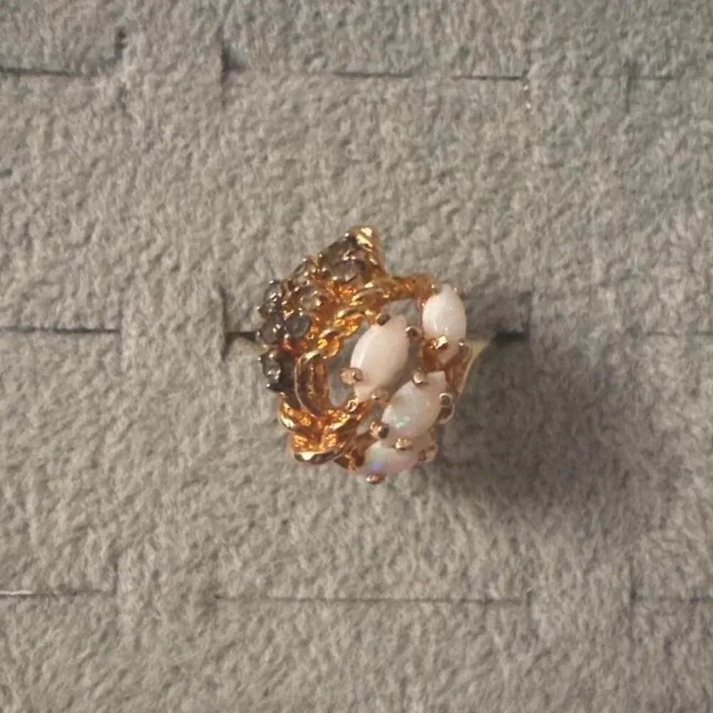 Unbranded Women's Gold and White Jewellery